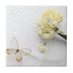 Carreau fleurs jaunes pâles avec tuile de papillon