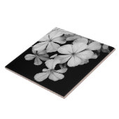 Carreau Fleurs noires et blanches en gros plan (Côté)