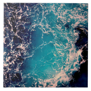 Carreau Fond élégant de vagues de l'océan bleu profond
