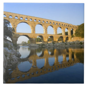 Carreau France, Avignon. L'aqueduc romain Pont du Gard
