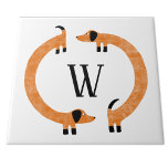 Carreau Funny Dachshund Saucisse Chien Monogramme<br><div class="desc">Dachshund mignon et drôle,  chiens de saucisse ou chiens plus vierges en mouvement perpétuel. Customiser en modifiant ou en supprimant l'initiale.</div>