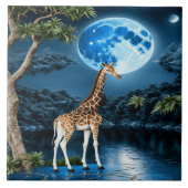 Carreau Girafe debout près d'une rivière sous ciel de lune (Devant)