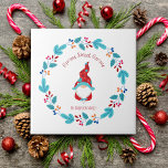 Carreau Gnome Sweet Gnome Cute Elf Moderne Fleur Wreath<br><div class="desc">"Gnome gentil gnome." Un gnome mignon, drôle, fantaisiste en rouge et bleu poussiéreux accompagné d'une couronne scandinave à fleurs bleues, rouges et oranges, vous aidera à décorer votre cuisine pour les vacances. Sentez la chaleur et la joie de cette saison festive chaque fois que vous utilisez cette tuile en céramique...</div>