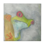 Carreau Grenouille des arbres<br><div class="desc">Un joli treefrog lui arrache la tête derrière un moignon. Un arrière - plan gris clair crée une atmosphère marécageuse. Fait en aquarelle.</div>