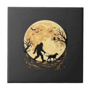 Carreau Halloween Bigfoot Labrador marchant sous la pleine