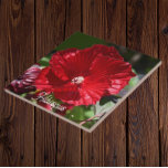 Carreau Hibiscus rouge fleur de marais<br><div class="desc">Carrelage en céramique avec la photo d'une splendide fleur d'hibiscus des marais rouges. Un joli design floral ! Sélectionnez votre taille de tuile. Fait une grande cuisine trivet!</div>