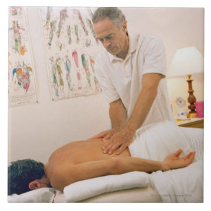 Carreau Homme recevant le massage