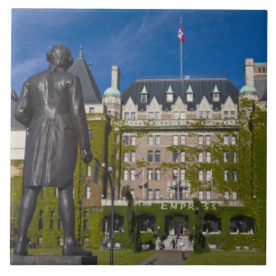 Carreau Hôtel Empress et statue du capitaine James Cook,