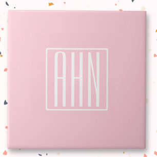 Carreau Initiales Monogramme Blanc Sur Rose Clair