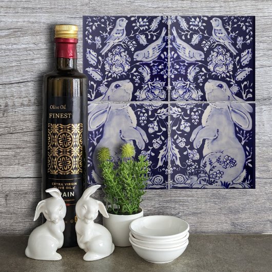 Carreau Jacobean Rabbit Oiseaux Fleurs Bleu Blanc Bas R