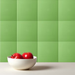 Carreau Jardin aux pommiers uni couleur vive vert pastel<br><div class="desc">Un verger de pommiers uni couleur uni vert pastel design.</div>