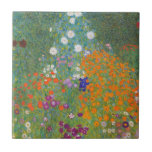 Carreau Jardin des fleurs (par Gustav Klimt)<br><div class="desc">Ce dessin présente une peinture de l'artiste autrichien Gustav Klimt (1862-1918). C'est une représentation d'un beau jardin fleuri dans le style typiquement impressionniste de Klimt. Les fleurs ont presque l'air d'être débordantes, et il est impossible de ne pas se sentir soulagé par leur beauté. L'oeuvre originale a été achevée en...</div>