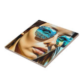 Carreau Jolie femme avec réflexion sur les lunettes de sol (Côté)