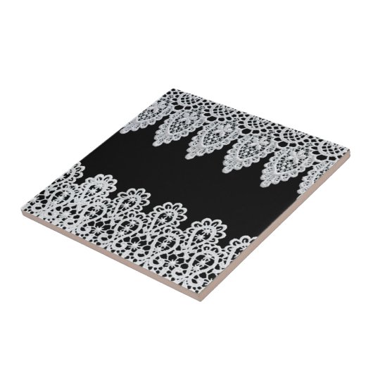 Carreau La dentelle blanche forme une frontière sensible (Côté)