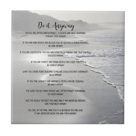 Carreau La plage brumeuse d'océan le font de toute façon (Devant)