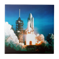 LANCEMENT DE NAVETTE SPATIALE