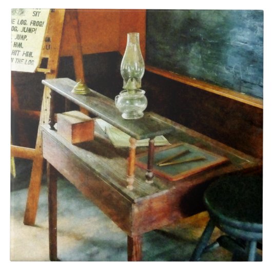 Carreau Le bureau du professeur avec la lampe d'ouragan (Devant)