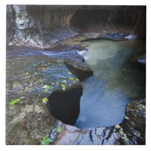 Carreau Le canyon de fente de souterrain
