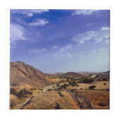 Carreau Le charme de la nature désertique sous un bleu (Devant)