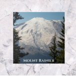 Carreau Le pic du mont Rainier Cascade<br><div class="desc">Carrelage en céramique avec une photo pittoresque du Mont Rainier recouvert de neige,  le plus haut sommet de la Cascade dans le Pacifique Nord-Ouest. Sélectionnez votre taille de tuile. Fait une grande cuisine trivet!</div>