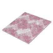 Carreau Le rose brille sur le blanc. (Côté)