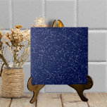 Carreau Léage bleu marine Cracké Texture simple et moderne<br><div class="desc">Ce carrelage en céramique à l'allure de glaçure craquelée a un faux craquelé sur un arrière - plan bleu marine foncé. Il ressemble à une pièce artisanale texturée avec un aspect décoratif mais simple et neutre. Parfait comme un accent sur lui-même ou combiné avec d'autres motifs de tuiles dans une...</div>