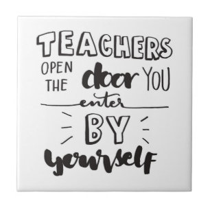 Carreau Les professeurs ouvrent la porte que vous entrez