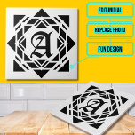 Carreau Lettré médiéval antique<br><div class="desc">A travers un peu de Zazzle plate-forme de typographie magique, ce modèle ajoutera votre monogramme sous une forme médiévale à une tuile en céramique vintage avec un design arrière - plan vintage. Pensez à la touche spéciale que vous pourriez ajouter à un arrière-plan de cuisine dans une restauration de maison...</div>
