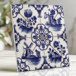 Carreau Logiciel traditionnel Blue Floral et moulin à vent<br><div class="desc">Profitez du charme de l'artisanat néerlandais traditionnel avec ce carrelage de style Delfware aux motifs floraux bleu cobalt complexes et moulins à vent pittoresques en céramique blanche et immaculée. Les détails peints à la main et le brossage délicat évoquent une esthétique vintage d'art populaire, ce carrelage parfait pour les répliques,...</div>