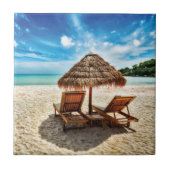 Carreau Lounge on beach throw pillow (Devant)