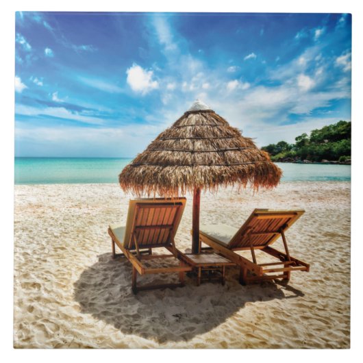 Carreau Lounge on beach throw pillow (Devant)