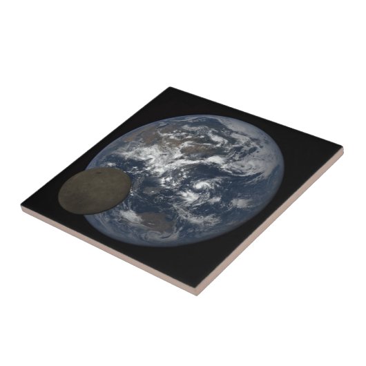 Carreau Lune se déplaçant devant la terre image DSCOVR (Côté)