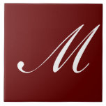 Carreau M Monogramme initial blanc sur rouge foncé,<br><div class="desc">Lettre blanche classique Monogramme sur Arrière - plan marron, M.</div>