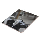 Carreau Madrid, scooter noir Vespa (Côté)