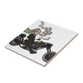 Carreau Mamie verdâtre sur la moto (Côté)