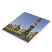 Carreau Mât totem sur l'édifice du Parlement à (Côté)
