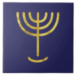 Carreau Menorah Gold-Look sur la marine<br><div class="desc">Menorah avec Paleo Hébreu lettrage. Personnalisez-vous en sélectionnant "Cliquez pour customiser plus loin" pour en faire votre propre design. Ou "Transférer cette conception" pour imprimer la même conception sur un produit différent. Et tu feras un chandelier d'or pur : du travail battu sera fait le chandelier : son arbre, ses...</div>