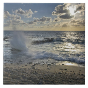Carreau Mer des Caraïbes, Îles Caïmans. Vagues déferlantes