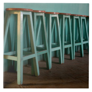 Carreau Mexique, Oaxaca, Tabourets de bar verts alignés le