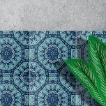 Carreau Moelleux bleu Indigo Kaleidoscope Motif géométriqu<br><div class="desc">Ce carrelage en céramique présente un design géométrique en mosaïque fascinant. Les motifs complexes et les formes symétriques convergent pour créer une pièce centrale visuellement frappante. Le carrelage est orné de différentes nuances de bleu, allant de la marine profonde à la douce turquoise. Ces couleurs sont astucieusement disposées pour rehausser...</div>