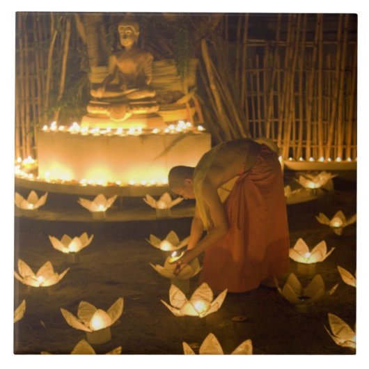 Carreau Moines allumant des bougies khom loy et des lanter (Devant)