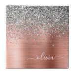 Carreau Monogramme de Parties scintillant d'argent en méta<br><div class="desc">Or rose - Blush Pink and Silver Faux Foil Metallic Sparkle Parties scintillant brossé Monogramme en métal Nom et carreaux céramiques initiaux. Cela rend le cadeau parfait pour 16 ans,  mariage,  douche nuptiale,  anniversaire,  baby shower ou bachelorette pour quelqu'un qui aime le luxe glam et les styles chic.</div>