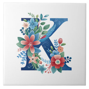 Carreau monogramme 'K' bleu, motif floral orné,