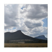Carreau Monte l'esturgeon et abrupt sous des nuages dramat (Devant)
