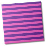 Carreau Motif de bande violet rose<br><div class="desc">Élégant Carrelage En Céramique Motif Gras Rose Purple Stripes. Super doux petit imprimé rayé avec des rayures roses et violettes. Que vous souhaitiez utiliser ce carrelage comme petit dessous de verre ou trivet pour boire un verre ou une assiette... ou que vous vouliez aller grand avec un fond de cuisine,...</div>