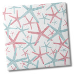 Carreau Motif de plage côtière nautique<br><div class="desc">Une mignonne et branchée plage rose et turquoise motif avec étoiles de mer. Vous pouvez même ajouter une couleur arrière - plan différente pour changer l'apparence. Que vous souhaitiez utiliser ce carrelage comme petit dessous de verre ou trivet pour boire un verre ou une assiette... ou que vous vouliez aller...</div>