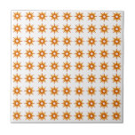 Carreau Motif de Starburst moderne petit orange du milieu<br><div class="desc">Design moderne du milieu du siècle avec motif vintage de petites starbursts rétro dans les tons orange et jaune sur un arrière - plan blanc. Design simple et épuré, moderne et transparent. Une conception d'une collection de coordination. Créez votre propre motif personnalisé en téléchargeant une nouvelle image, ou utilisez le...</div>