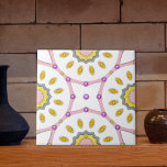 Carreau Motif Marocain Rose Blanc & Jaune Avec Diamants<br><div class="desc">Luxueux et élégant design de carreaux de céramique décoratif avec un motif sans couture aux formes géométriques dans rose pastel,  blanc et jaune et décoré de diamants rose et jaune.</div>