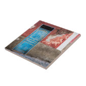 Carreau Mur coloré avec porte bleue (Côté)