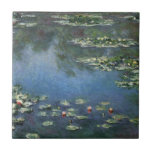 Carreau Nénuphars de Claude Monet, Fleurs Vintages<br><div class="desc">Water Lilies (1906) de Claude Monet est un impressionisme vintage de peinture florale de paysages d'art. C'est l'une des nombreuses variations de peintures de nénuphars que Monet peint dans son jardin fleuri à Giverny, France. Fleurs nénuphars dans un étang de printemps. À propos de l'artiste : Claude Monet (1840-1926) est...</div>